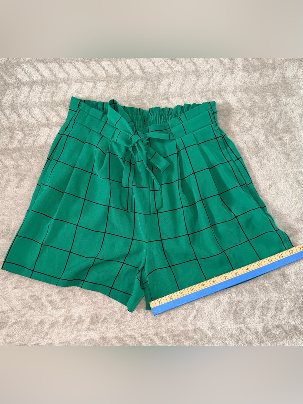 Worthington Paperbag Waist Shorts in high-rise green plaid/windowpane-size 6 - Picture 4 of 9